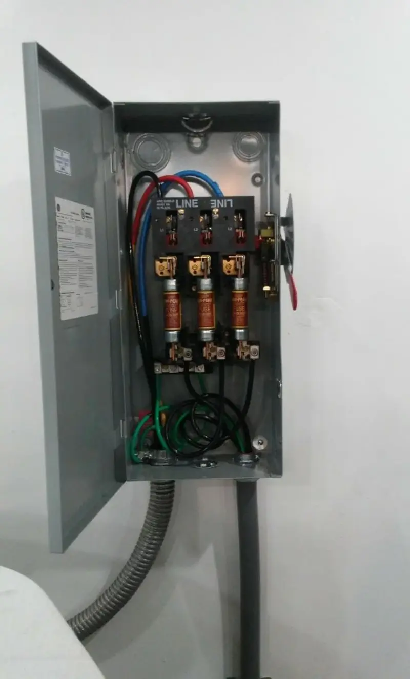 Three-phase disconnect switch installed for Smoke Detector Installation in Blackwell